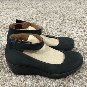 Clarks artisan wedged work shoes Sz 7.5